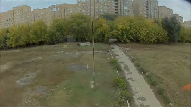 Гоночный квадрокоптер. Первый полет с FPV. Первый флип. Самара смотреть онлайн
