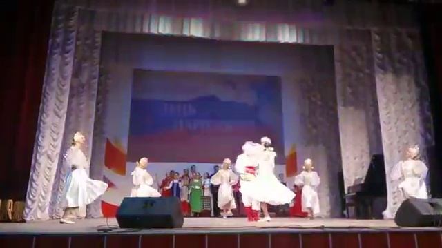 Хор народной песни "Разнесуха" - "Как по горкам по горам" смотреть онлайн