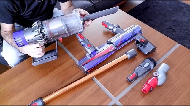 DYSON V10 ABSOLUTE KUTU AÇILIŞI, İNCELEME ve AKSESUARLARIN KULLANIMI. DYSON V10 ALINIR MI? смотреть онлайн