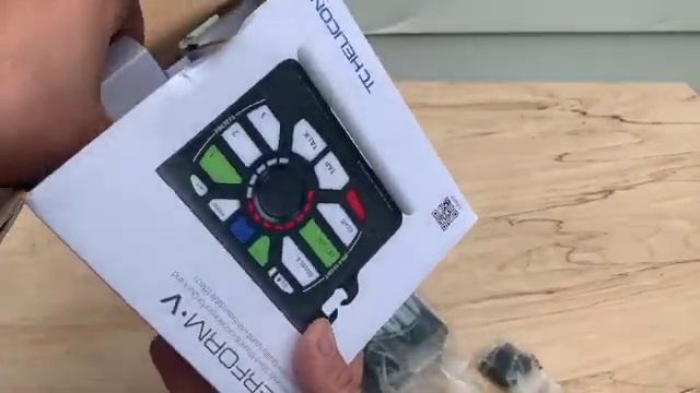 Unboxing TC Helicon Perform V Vocal Processor смотреть онлайн