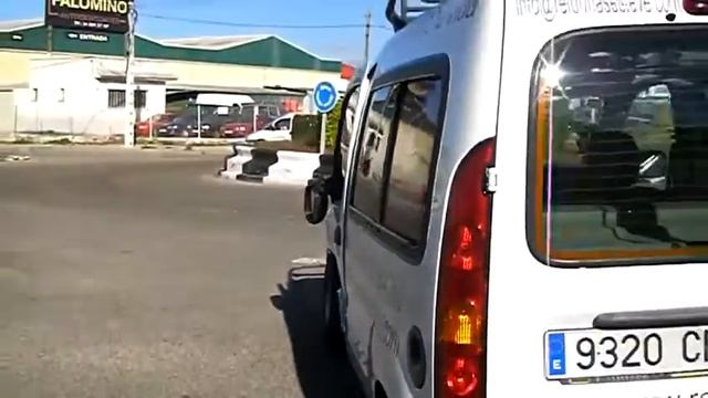 HOSTIAUTO ACCIDENTADO RENAULT - KANGOO 1. 9 D 68CV смотреть онлайн