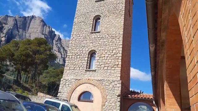 San Benet de Montserrat. Небольшой женский монастырь у подножия горы Монтсеррат. смотреть онлайн