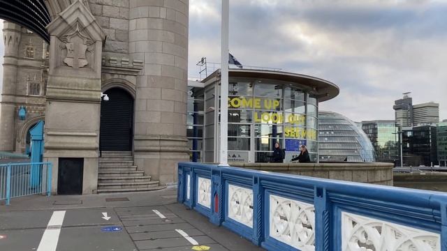 LONDON Walk best Tourist Places in London | London bridge to Tower bridge via Tower of london смотреть онлайн