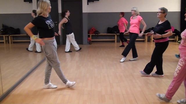 Zumba Gold - warm up 1 - Kiesza Hideaway - Zumba à Liège смотреть онлайн