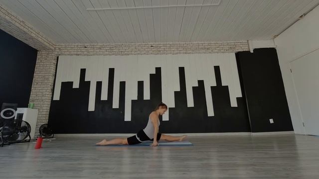 ФЛОУ ЙОГА/МЯГКАЯ РАСТЯЖКА. ПРАКТИКА ДЛЯ БЕРЕМЕННЫХ. смотреть онлайн