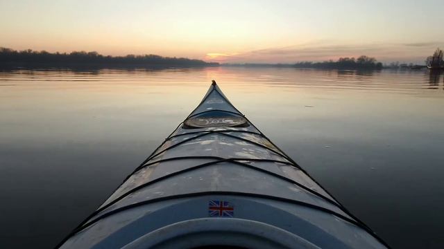И вновь закат на Дунае во время тренировки (18.12.19) смотреть онлайн