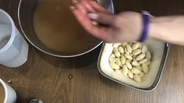 Как очистить миндаль от кожуры.