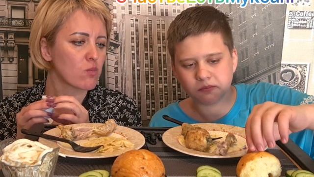 МУКБАНГ ГОЛЕНИ В СЛИВОЧНО-ЧЕСНОЧНОМ СОУСЕ С БАНТИКАМИ, ПАМПУШКИ, СЫР КОСИЧКА #eating #mukbang #no смотреть онлайн