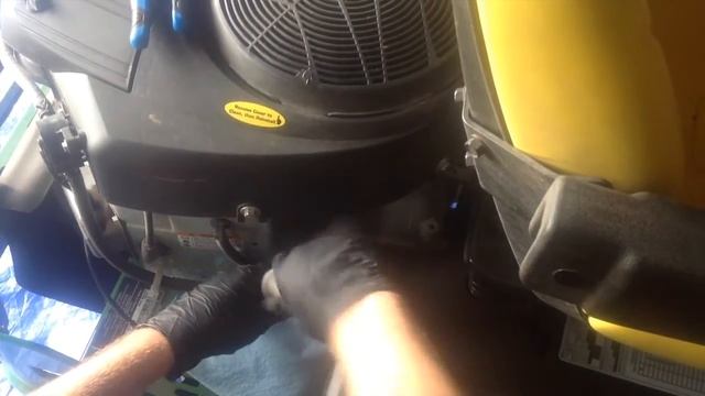 Changing the Fuel Filter on our John Deere Z375R ZTrak Zero Turn Mower! смотреть онлайн