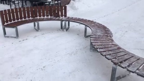 Как собрать радиусную скамейку http://www.tepli4ka.ru/raznoe/skameika-radiusnay.html