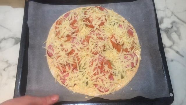 Пицца на мексиканской лепёшке (тортилье) смотреть онлайн