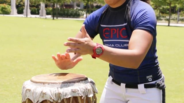 [Capoeira Music] Play Atabaque with the rhythm "Barra Vento" смотреть онлайн