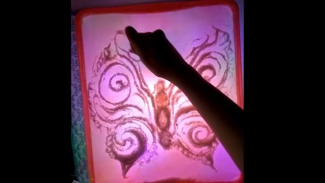 БАБОЧКА СОЛЬЮ. РИСУЕМ РУКАМИ и ПАЛОЧКОЙ. РИСУНОК СРЕДНЕЙ СЛОЖНОСТИ для детей. смотреть онлайн