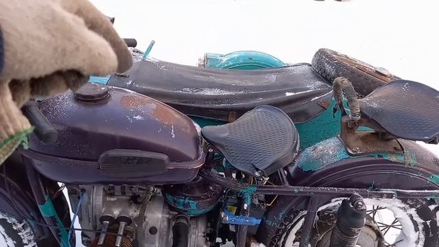 ЗАПУСК МОТОЦИКЛА УРАЛ ПОСЛЕ МОРОЗОВ. Вода в карбюраторе. смотреть онлайн