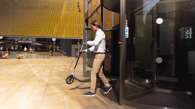 Globber ONE NL 230 ULTIMATE взрослый самокат с большими колёсами 230 мм смотреть онлайн