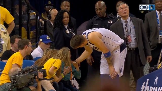Luka Doncic autographs jersey for young fan after collision in game at Golden State смотреть онлайн