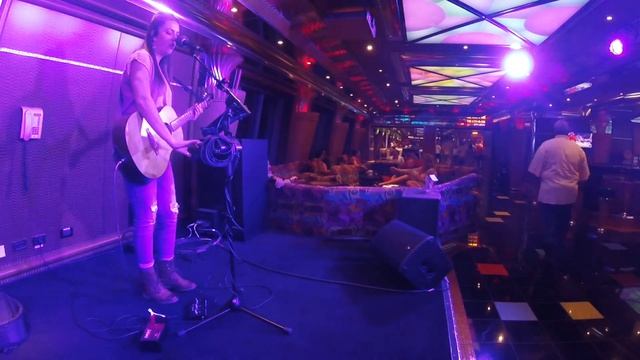 Shape Of You Live Looping Cover смотреть онлайн