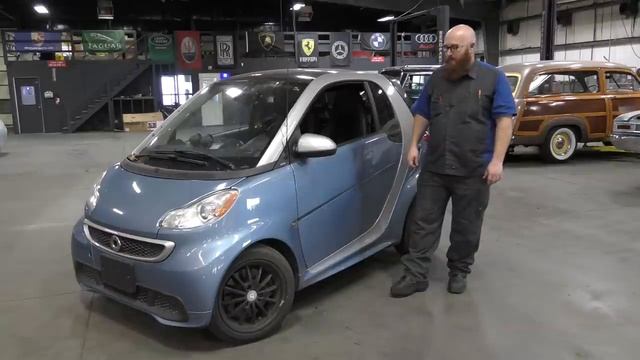 A small car with a not so small problem. CAR WIZARD reviews a 2013 Smart FourTwo смотреть онлайн