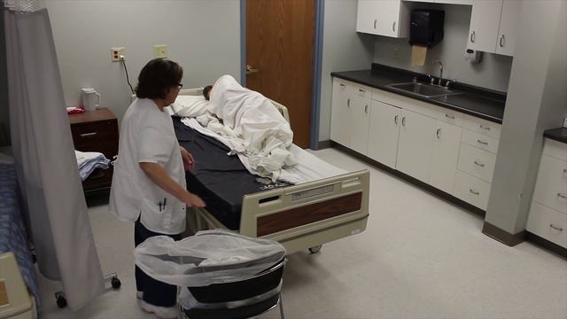 Making an occupied bed смотреть онлайн