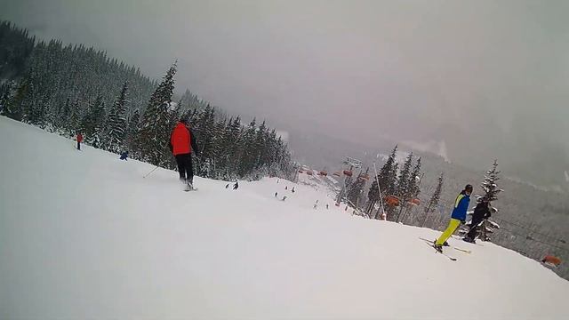 СПУСК С ГОРЫ НА ГОРНЫХ ЛЫЖАХ СЛОВАКИЯ НИЗКИЕ ТАТРЫ Skiing Jasna ski resort 2018 - Słowacja - EKEN смотреть онлайн