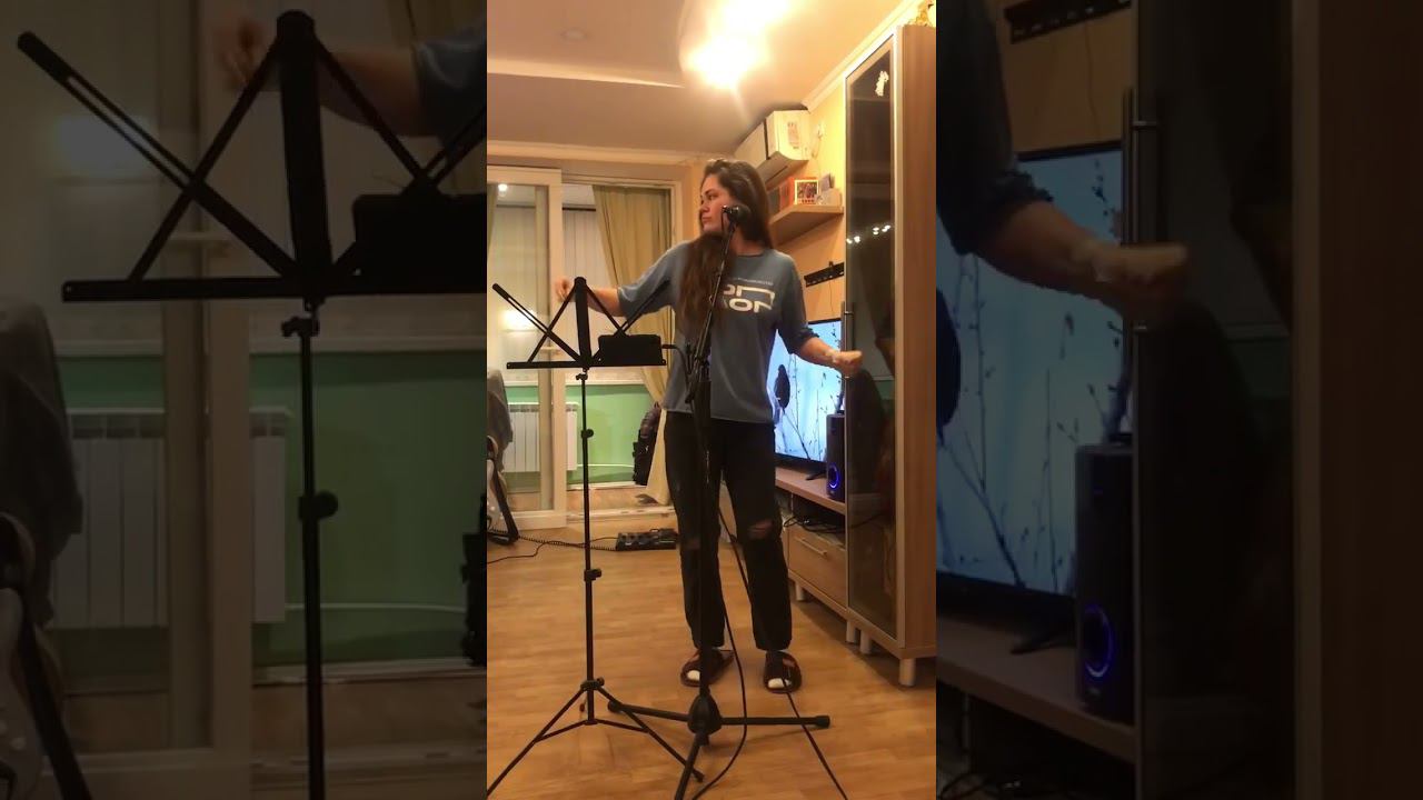 Sweet dreams (are made of this) - Eurythmics смотреть онлайн