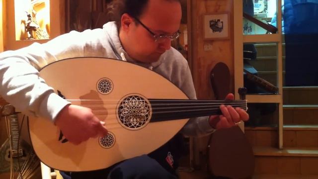 Arabic oud made by Dimitris Rapakousios played by friend Walid смотреть онлайн