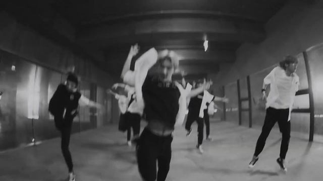 Stray Kids - EASY (CLEAN INSTRUMENTAL) смотреть онлайн