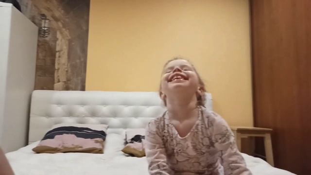 Костик и его две троюродные сестрички - Елизавета и Леонида смотреть онлайн
