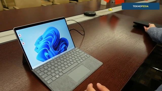 Surface Pro 8 Appearance Display and CAD Performance смотреть онлайн