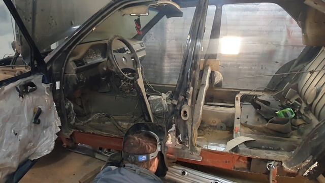 РЕМОНТ ПОРОГА АВТО Мерседес 124 часть 3 смотреть онлайн