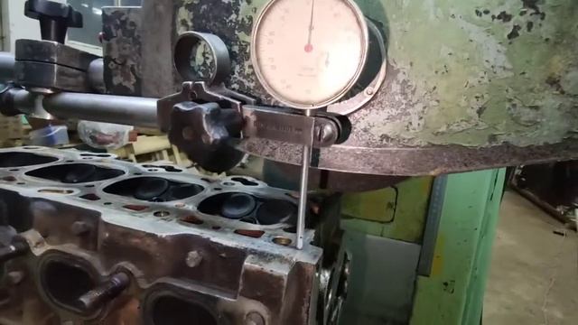 шлифовка угловой ГБЦ Hyundai ТУССАН на синусном столе со снятием магнитной плиты на станке 3Г71М смотреть онлайн