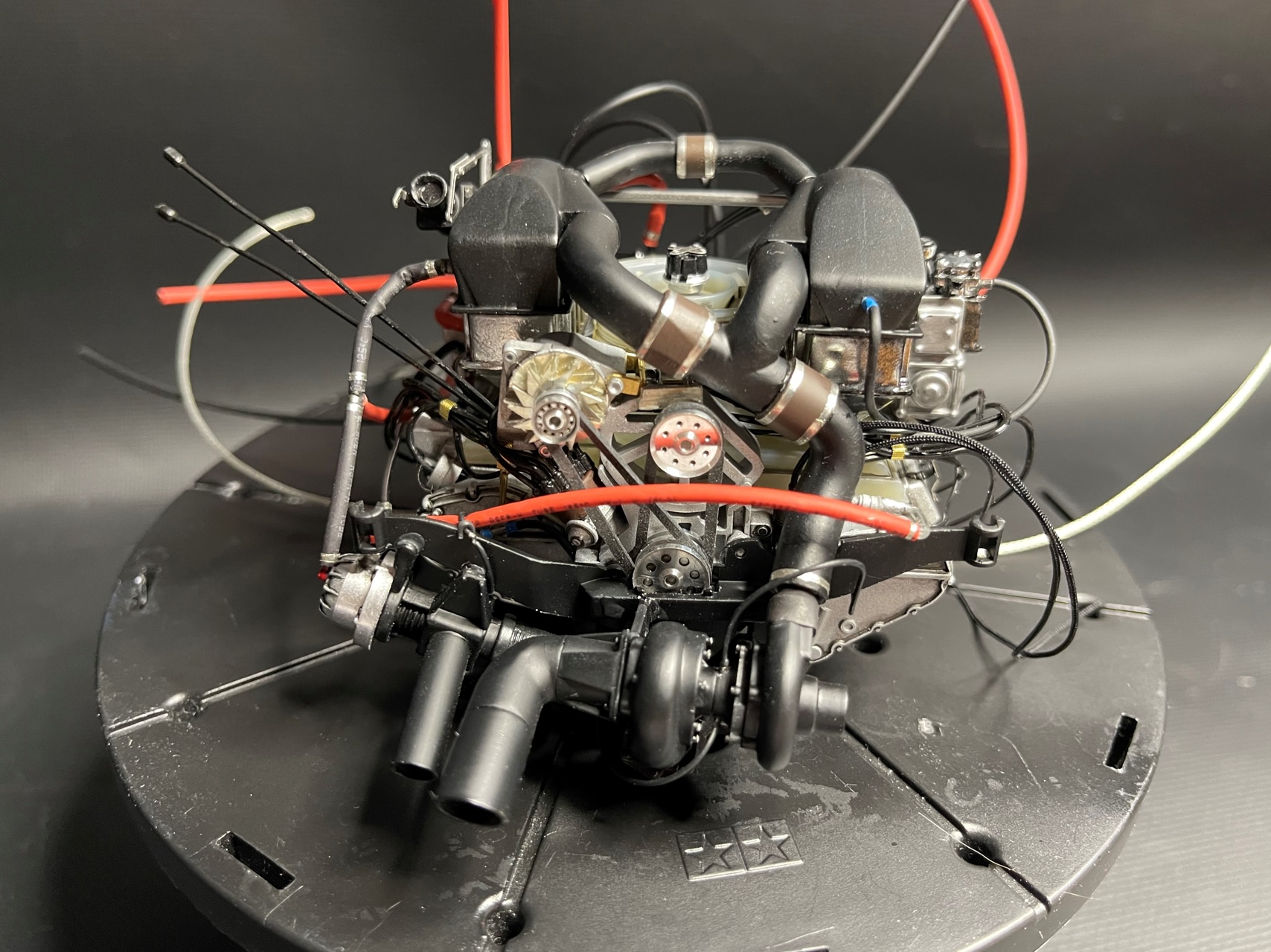 Porsche 935 Martini (Tamiya 1:12)Сборка двигателя.