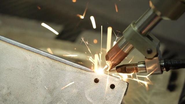 Идеальный шов лазерной LightWELD смотреть онлайн