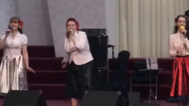 Песня: I love you. Наследники смотреть онлайн