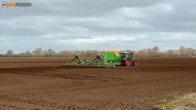 Fendt 720 Vario Tractor with 12m Amazone Citan Seeder #SpringWheat #FendtTractor смотреть онлайн