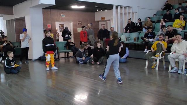 top16 до 13 лет bgirl Зая vs bgirl Potaya - "ALL OPTION" break dance battle смотреть онлайн