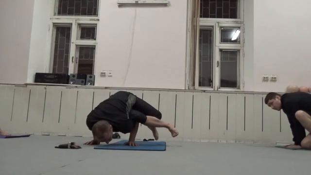 15.04.22 -10 Связка Полулотос–Ардха Матсьиендра–Гомукха-Боковая Бака-Пащчимоттан смотреть онлайн