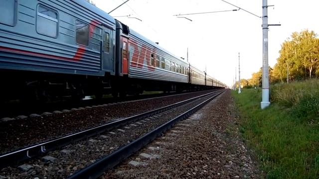 Электровоз ЭП2К-219 (ТЧЭ-8) со скорым поездом №145У Челябинск - Санкт-Петербург. смотреть онлайн