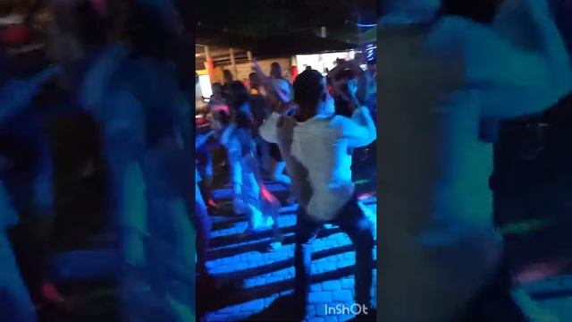 Горячие парни зажигают.Девушки в восторге. смотреть онлайн