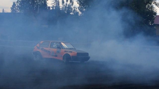 10. BMW Feszt VW GOLF II, BMW V8 Engine Burnout Drift aréna Soltvadkert BMW Fest 2014 06 13 15 смотреть онлайн