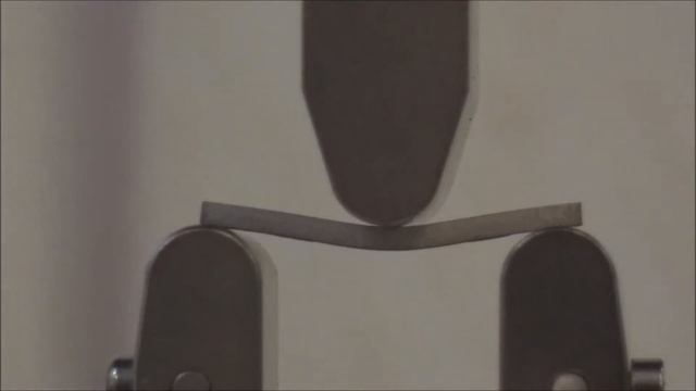 Изгиб образца порошковой металлургии. Лаборатория кафедры РК-5 МГТУ им. Н.Э. Баумана смотреть онлайн