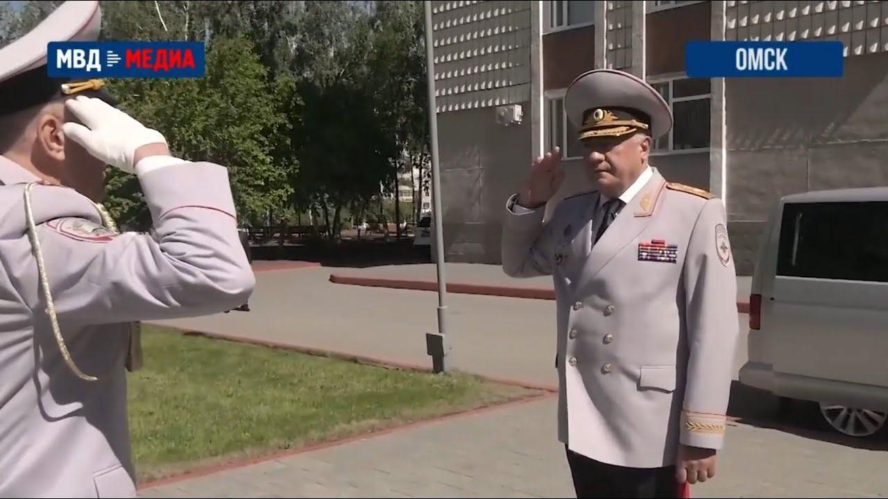 Владимир Колокольцев вручил орден Почёта Омской академии МВД России смотреть онлайн