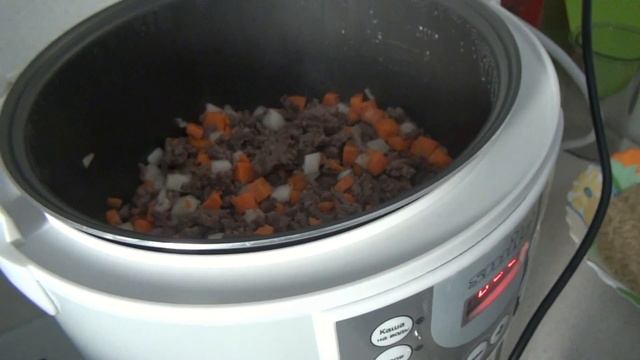 ПРОПАРЕНЫЙ РИС С ГОВЯЖЬИМ ФАРШЕМ И МОРКОВЬЮ В МУЛЬТИВАРКЕ смотреть онлайн