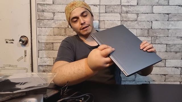 Esta Laptop PESA MENOS QUE MI CELULAR!? - Gigabyte U4 смотреть онлайн