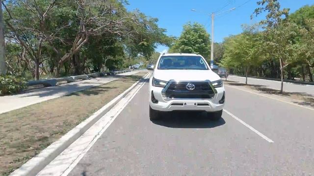 Toyota Hilux (SRV) 2.8 Review en Español | Duro de matar MEJORADA?? смотреть онлайн