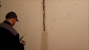 Как заделать трещину в стене.