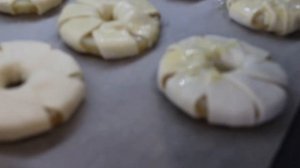 АНАНАСОВЫЕ КОЛЬЦА В СЛОЕНОМ ТЕСТЕ / СУПЕР БЫСТРЫЙ И СУПЕР ЛЕГКИЙ ДЕСЕРТ