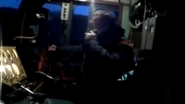 НЕАДЕКВАТНЫЙ МАШИНИСТ ЭЛЕКТРОВОЗА ТРОНУЛСЯ УМОМ ( часть 1) смотреть онлайн