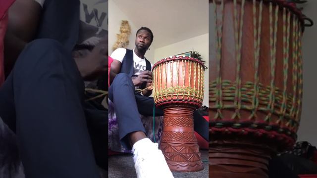 Bibiche Fakoly, hoy toca Retensar el djembe смотреть онлайн