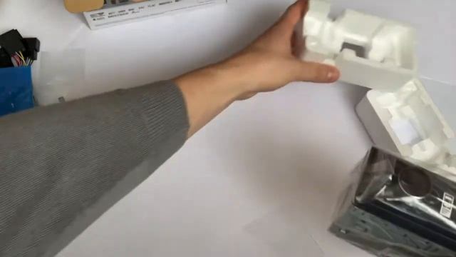 Распаковка — Бездисковая автомагнитола Pioneer MVH-S520BT смотреть онлайн